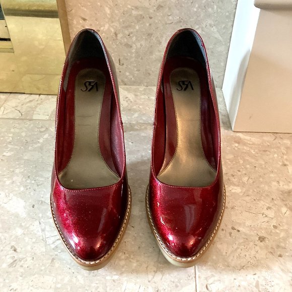 Saks Fifth Avenue Red Vinyl Metallic Glitter High Heels Size 8.5 - Picture 2 of 6